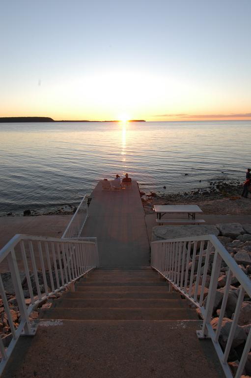 Westwood Shores Waterfront Resort Sturgeon Bay Exteriör bild