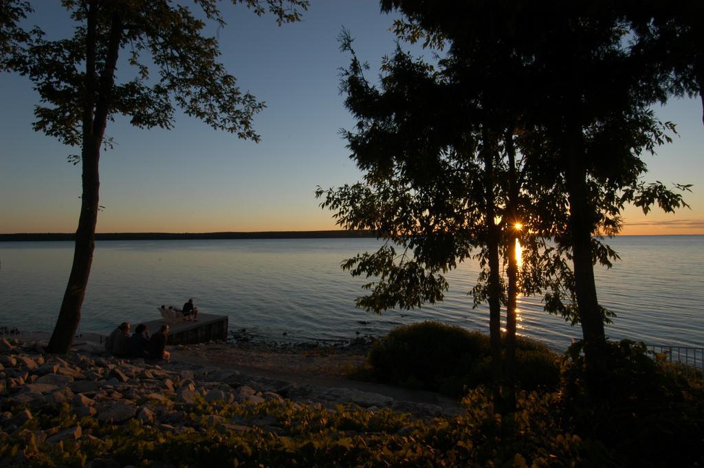 Westwood Shores Waterfront Resort Sturgeon Bay Exteriör bild