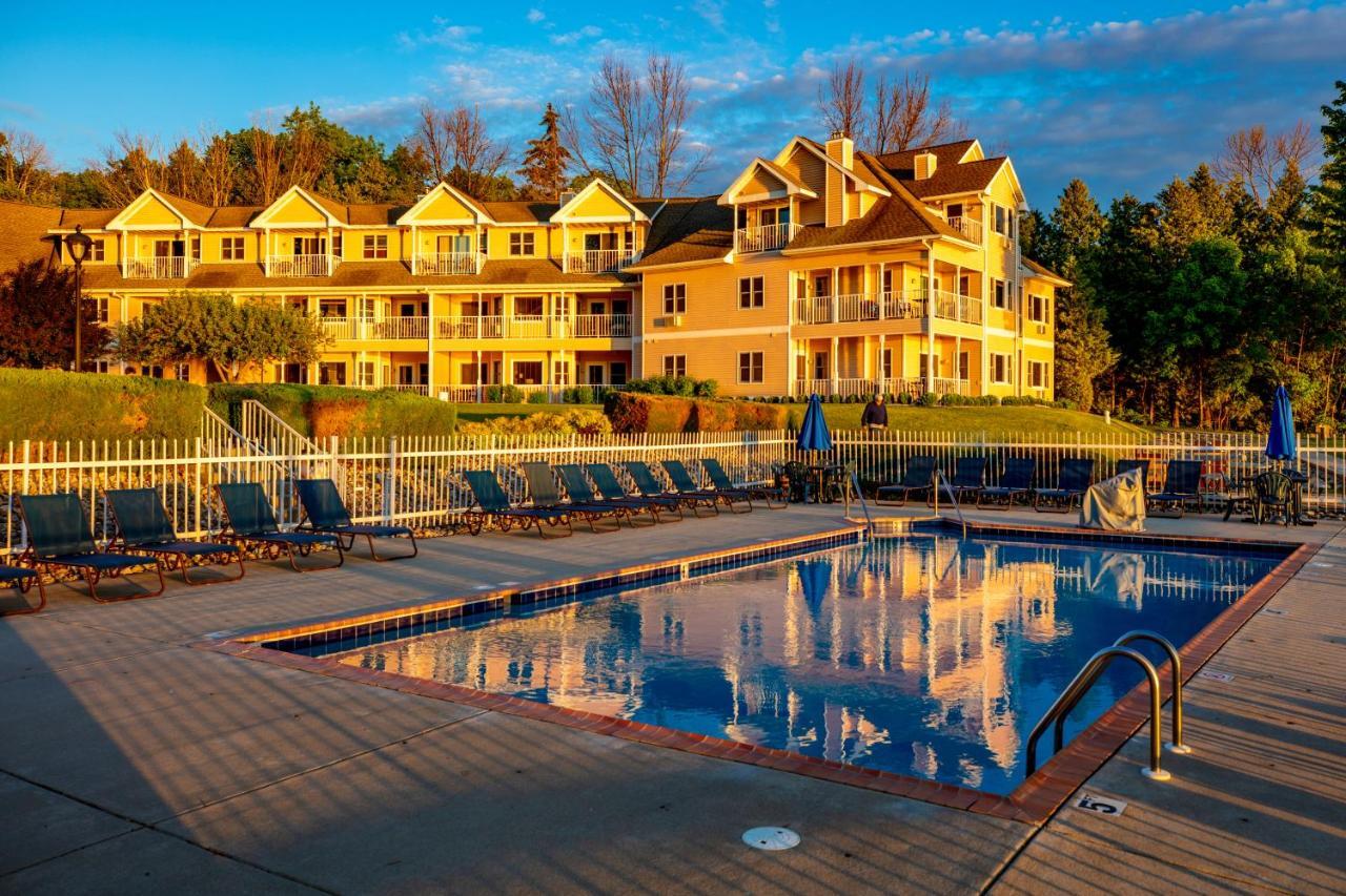 Westwood Shores Waterfront Resort Sturgeon Bay Exteriör bild